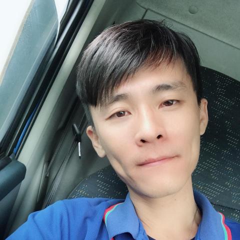 提供衝浪人服務的專家張成義