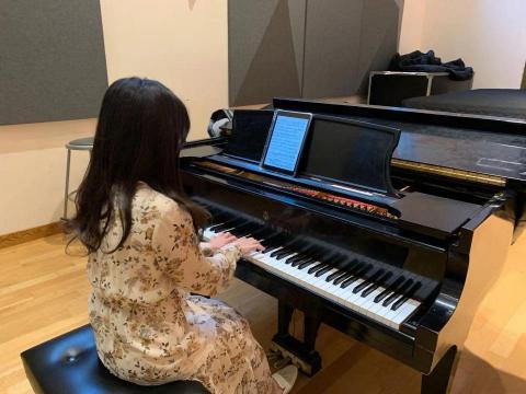 🇺🇸留美| 薩克斯風、鋼琴、英文教學| 林口、龜山 - 美國音樂院，團練室練琴