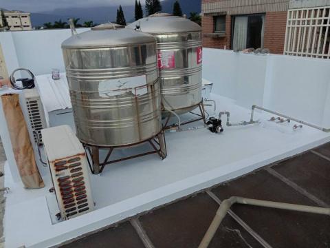 油漆 - 隔熱防水
高壓清洗機、底漆，中途，面漆
（五遍施工）