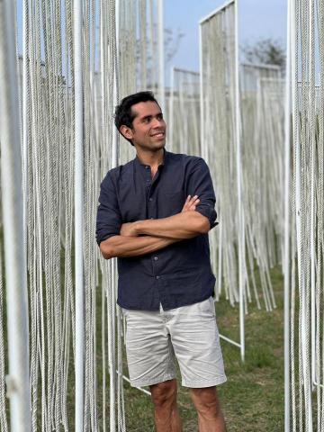 提供翻译i服務的專家Julio Sanchez