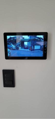 智家物聯網 - 大螢幕室內對講機