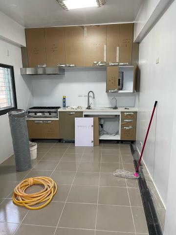 潔淨屋家電居家清潔 - 裝潢後細清中貼紙都還沒拆