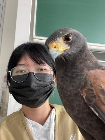 姚柔伊 - 擔任中學獸醫營隊輔，協助營隊運行