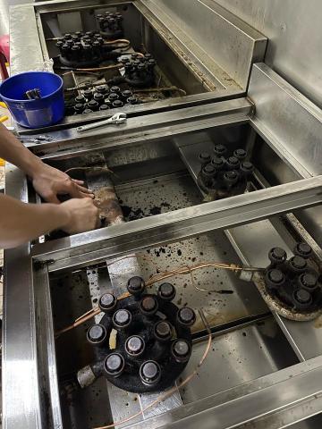 潔淨屋家電居家清潔 - 店面中央廚房油垢清潔