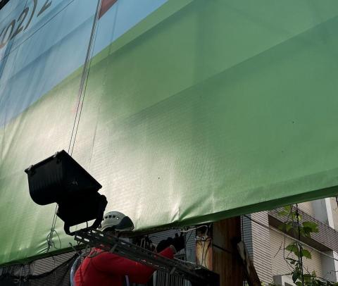 高空作業帆布吊掛工作室 - 鐵架施工