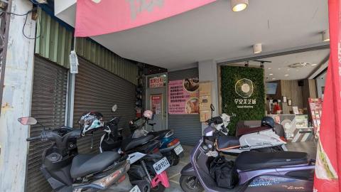 華納經絡經絡美顏工作室 - 店門口側邊入口處