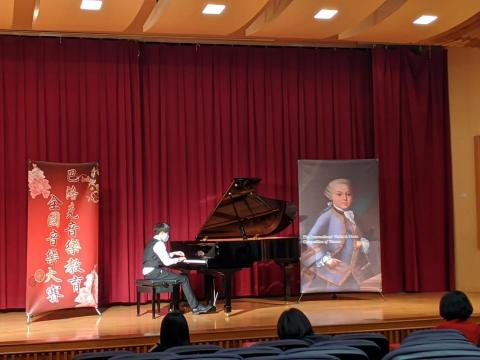 Cheng Virginia - 學生參加巴洛克鋼琴大賽榮獲第一名