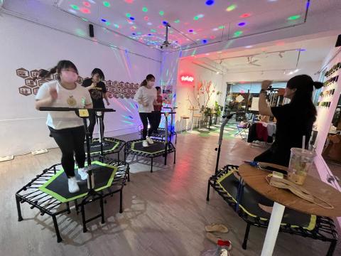 小豚舞蹈工作室 -  小豚舞蹈工作室 -