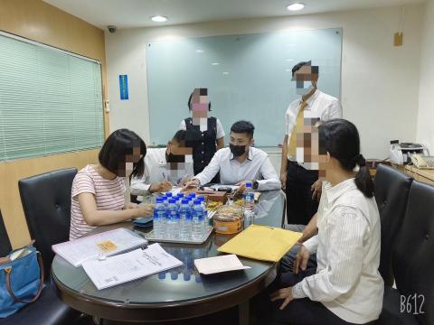 仁大法律地政士事務所 - 簽約照 仁大法律地政士事務所 - 簽約照