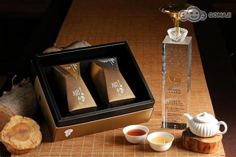 大樹 - 阿里山瑞峰_GOLDEN PIN金點設計獎年度包裝設計 大樹 - 阿里山瑞峰_GOLDEN PIN金點設計獎年度包裝設計