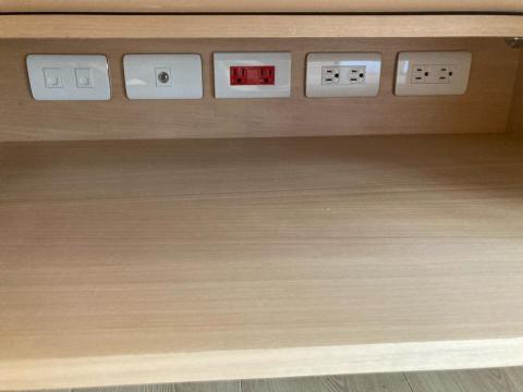 許瑞麟 - 裝潢場開關插座收尾 許瑞麟 - 裝潢場開關插座收尾