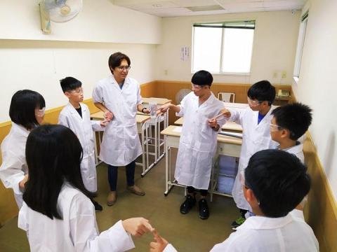 奕儒傅 - 實驗課