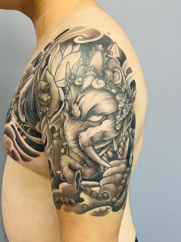 胡子 - 半胛手臂