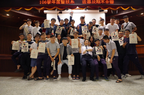 彥寧YenNing - 醫放系學會副會長 
1) 舉辦各式聯誼: 迎新，送舊，掃街等等
2) 協助系辦舉行了各項講座，如: 核能基本常識，職涯規劃經歷等放射相關主題。