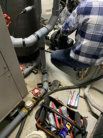 水電師傅空閒時間的公司 - 泳池機房