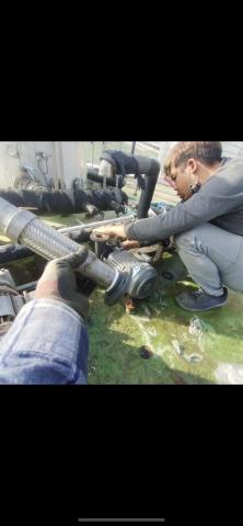 水電師傅空閒時間的公司 - 游泳池頂樓加壓馬達更新