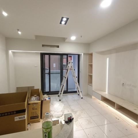 水電師傅空閒時間的公司 - 老屋翻新，安裝燈條