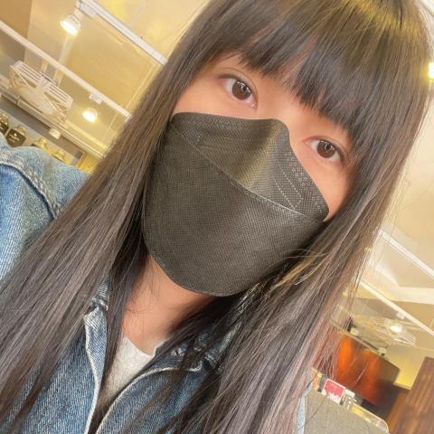 提供螢幕燈條服務的專家林雅琦