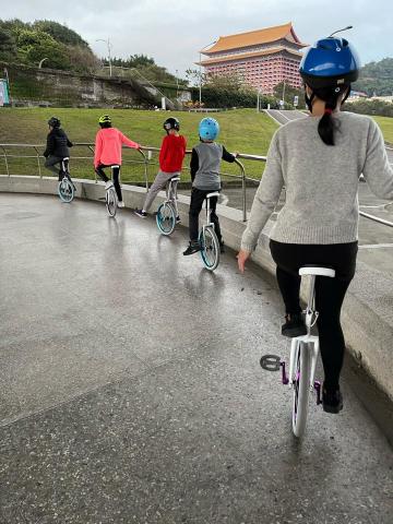 黃鼎鈞獨輪車 - 獨輪車練習