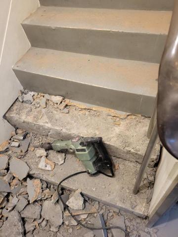 裝潢明勇華拆除陳世勇 - 台階見底作業施工