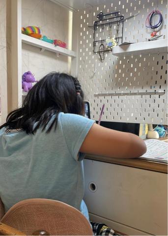 柯宜君 - 陪讀國小二年級小朋友