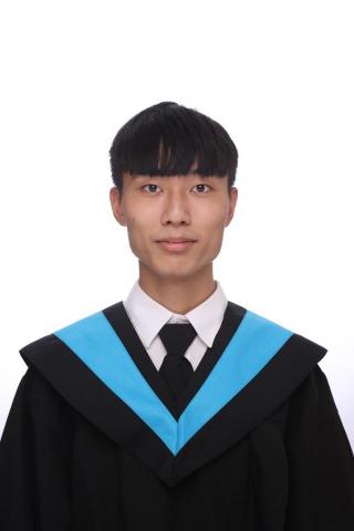 施易劭 - 學士服照