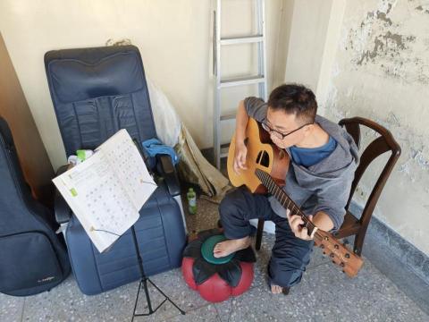 享樂音樂工作室 - 認真練琴 享樂音樂工作室 - 認真練琴