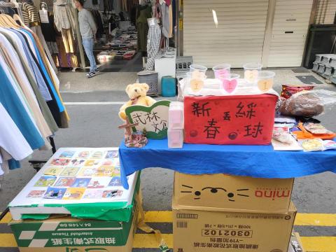 努力奮鬥的秋仔 - 攤商生意洽詢