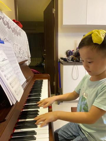 Emma老師鋼琴；檢定；聲樂、流行歌唱教學 - 