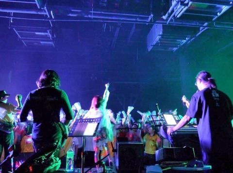 安東尼 - 樂團演出