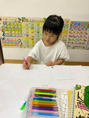 Emma老師鋼琴；檢定；聲樂、流行歌唱教學 - 聽音樂 畫處音樂中的感受或故事 培養聽 與感受能力