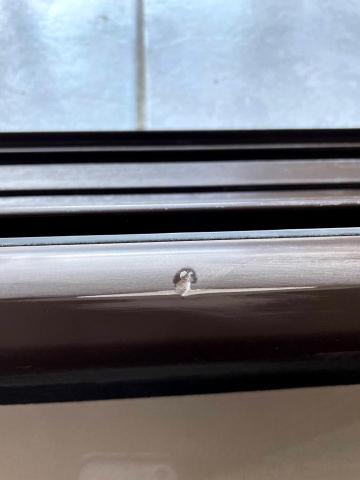 工程修繕 - 落地窗框凹損