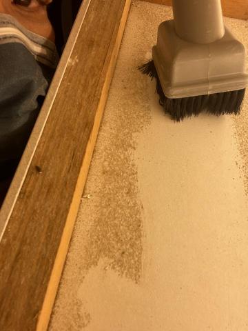 玖玖清潔 - 裝潢的層板燈，也是最容易住灰塵的地方