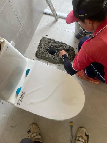 許凱昱 - 馬桶安裝