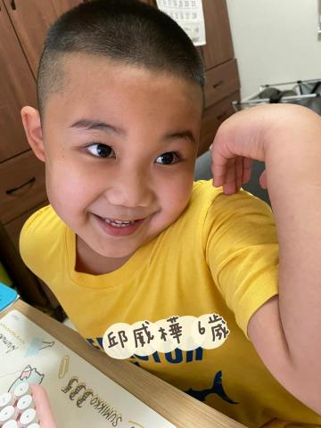 邱曉玟 - 想當小小演員的威樺，拍照好配合， 很不怕生 會一直想跟您聊天的小朋友? 