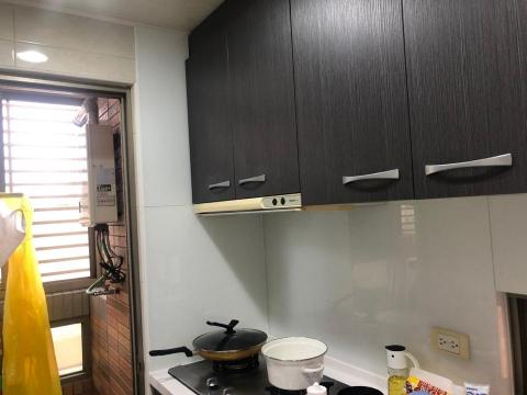 均發實業 - 廚房烤漆玻璃