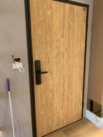 啊維 - 鑄鋁鋼木門，搭配東隆四合一指紋電子鎖