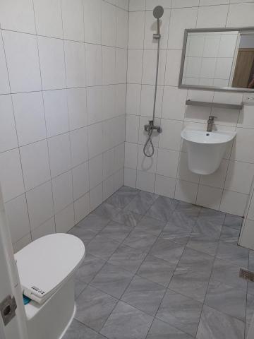 港口工程行 - 翻修後浴室