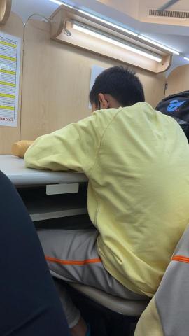 張致瑄 - 在補習班教數學的過程，配合學生步調先講理論再做練習