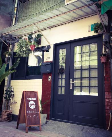 所澤日本語咖啡 - 教室位於巷弄內，門前可停機車