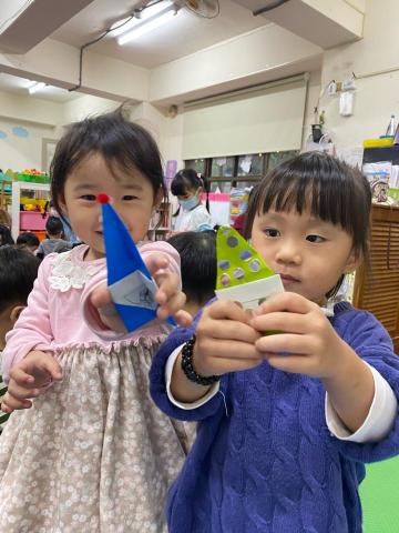 朱芳誼 - 讓他們發揮創意製作聖誕老人且學會各種顏色