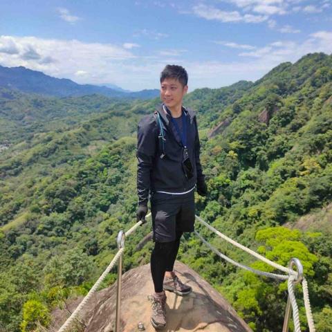 提供羽球共和服務的專家羽宙人球館