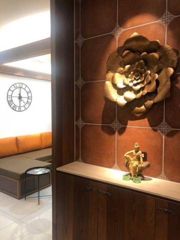 深埕室內設計 - 新北新屋室內設計
案例-玄關設計
✅小玄關主牆面，以磚為壁面。搭配業主的精心收藏，以投射燈添加氣氛。
✅磚牆與鞋櫃的色調協和，更增添整體靜謐的感受。