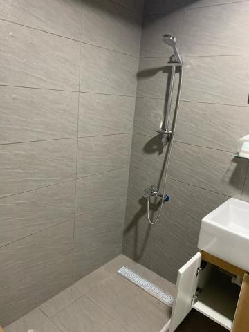 賴廷軍 - 更換花灑