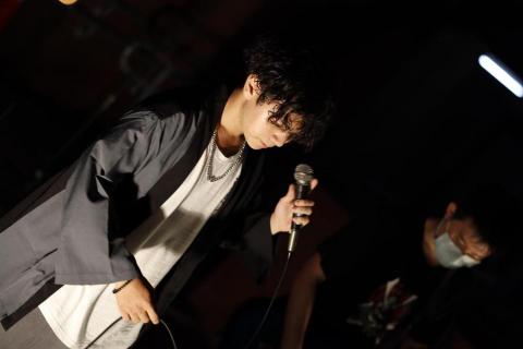 林育葦 - 擔任主唱