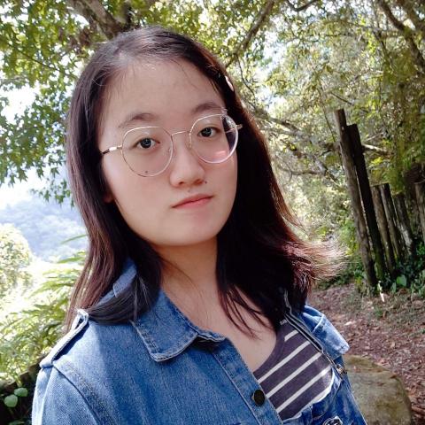 提供高雄衝浪教學服務的專家劉韋彤