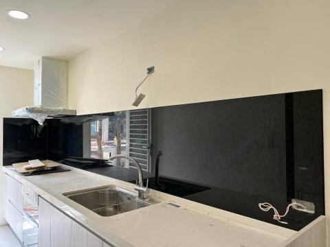 細鋁框門｜淋浴拉門｜玻璃明鏡｜鋁門窗工程 - 