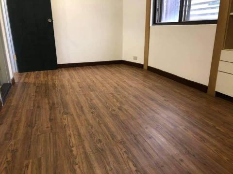 和展窗簾 - 塑膠地板