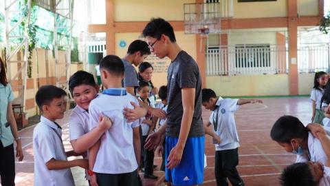 黃暐翔 - 從事國際志工以英文進行教學