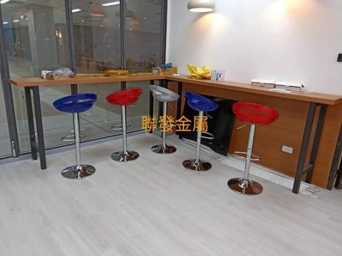 楊雯凱. - 烤漆桌腳